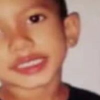 Menino de 5 anos morre em casa, vítima de uma tragédia, enquanto os pais dormiam